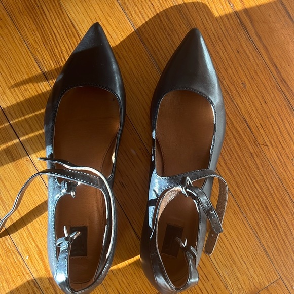 Frye Flats - Picture 3 of 5